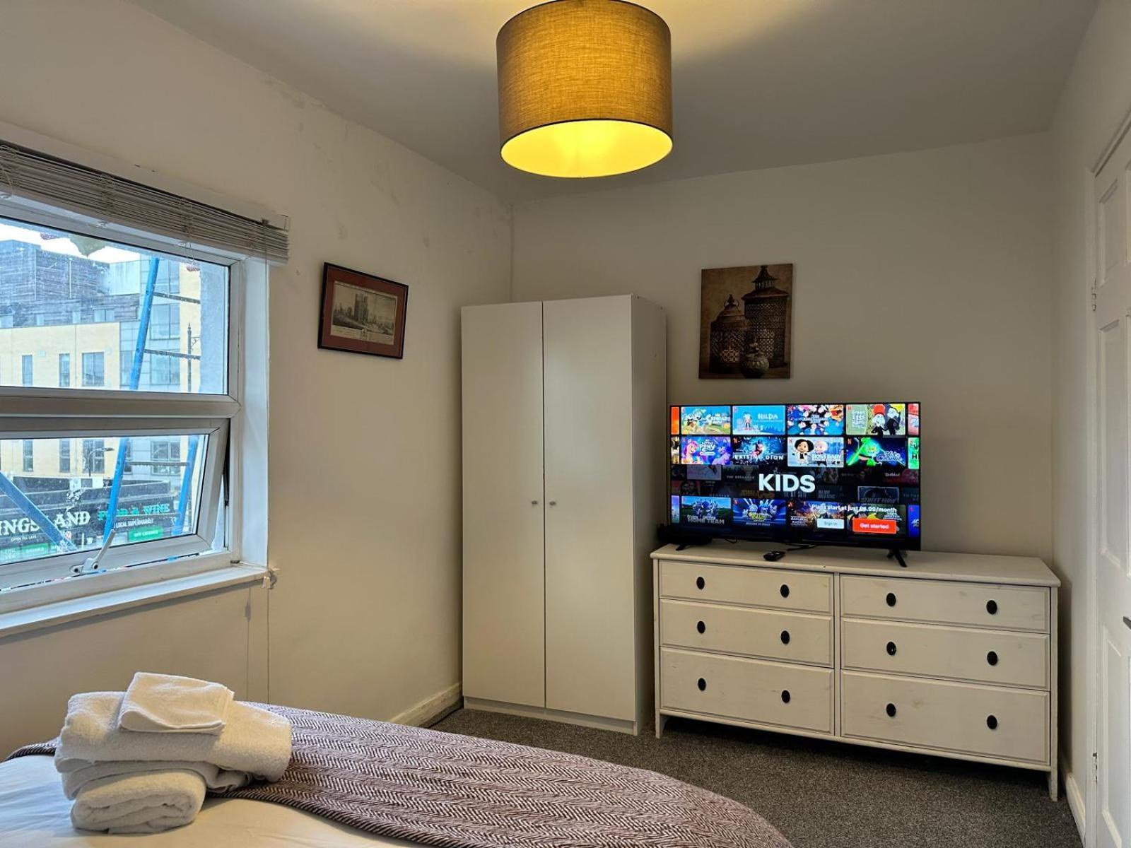 Appartamento 1 Bedroom Flat By Haggerston Station Londra