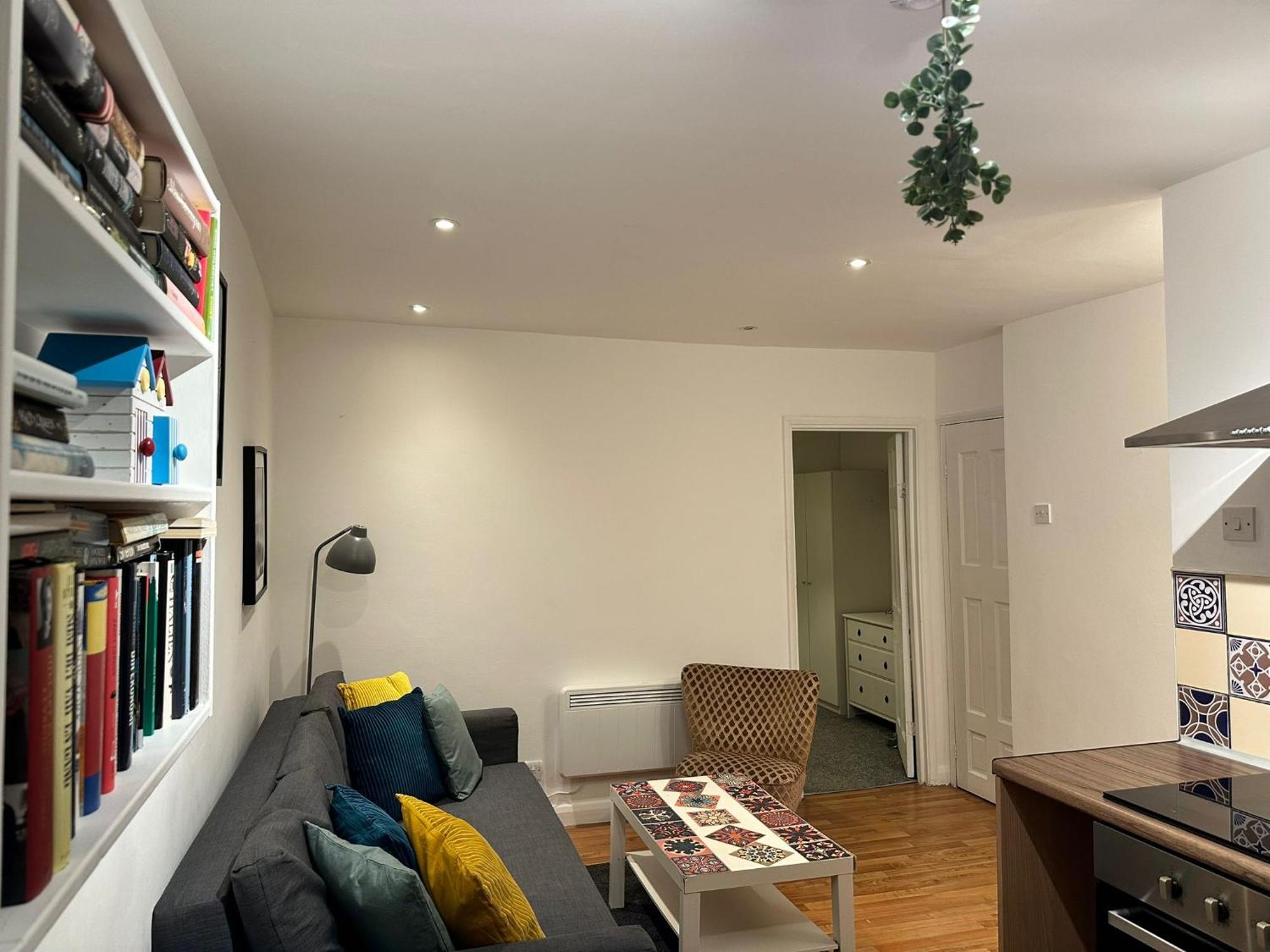 1 Bedroom Flat By Haggerston Station *