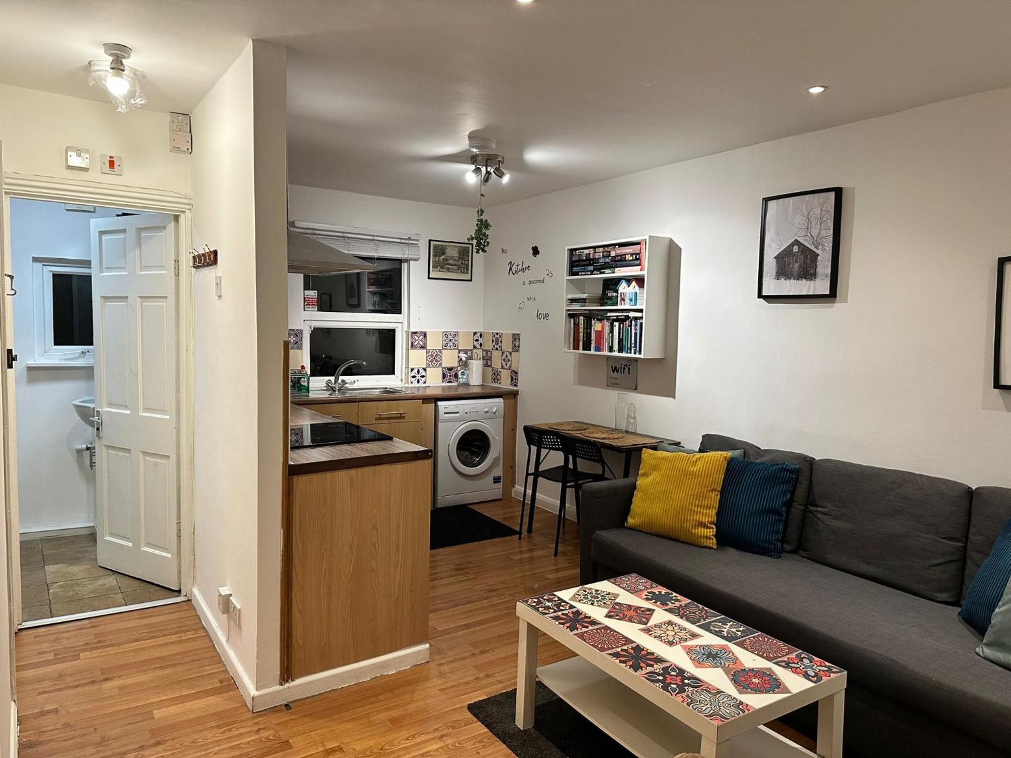 1 Bedroom Flat By Haggerston Station Londra